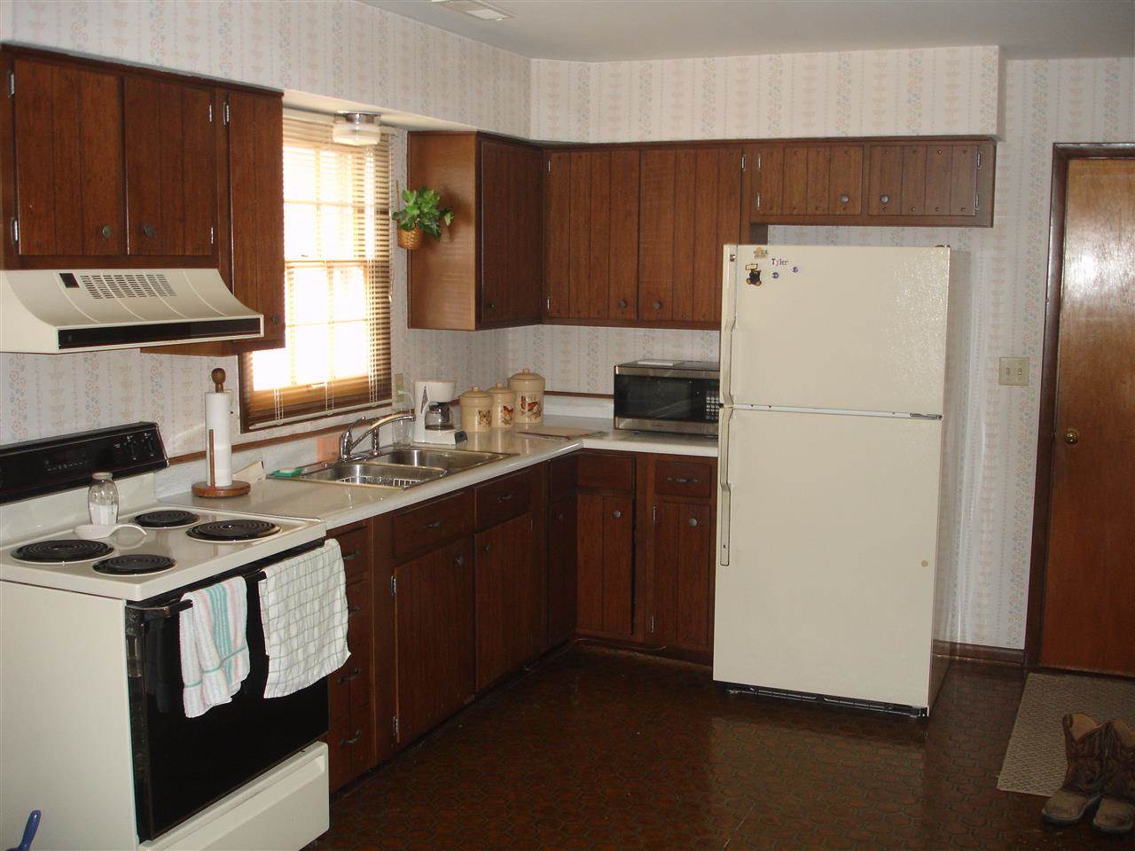 143 Phyllis Dr, Spencer, IN 47460 photo 3