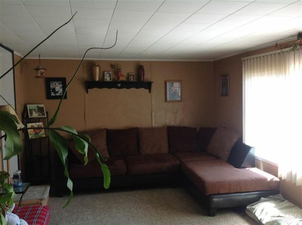 120 Egolf St, Churubusco, IN 46723 photo 4