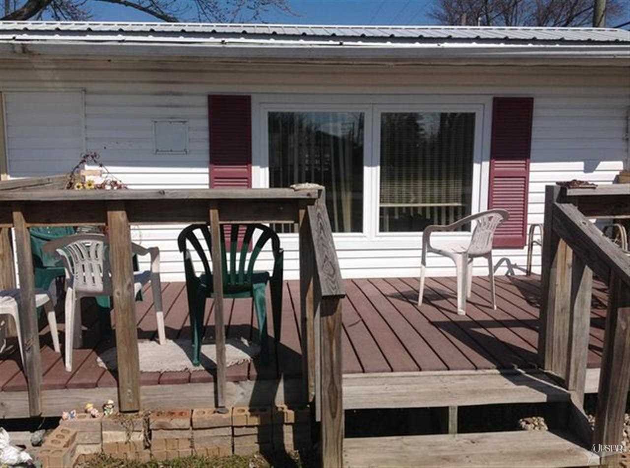 120 Egolf St, Churubusco, IN 46723 photo 2