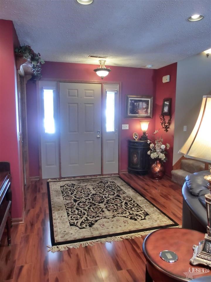 5635 Oak Pointe Dr, Fort Wayne, IN 46845 photo 2