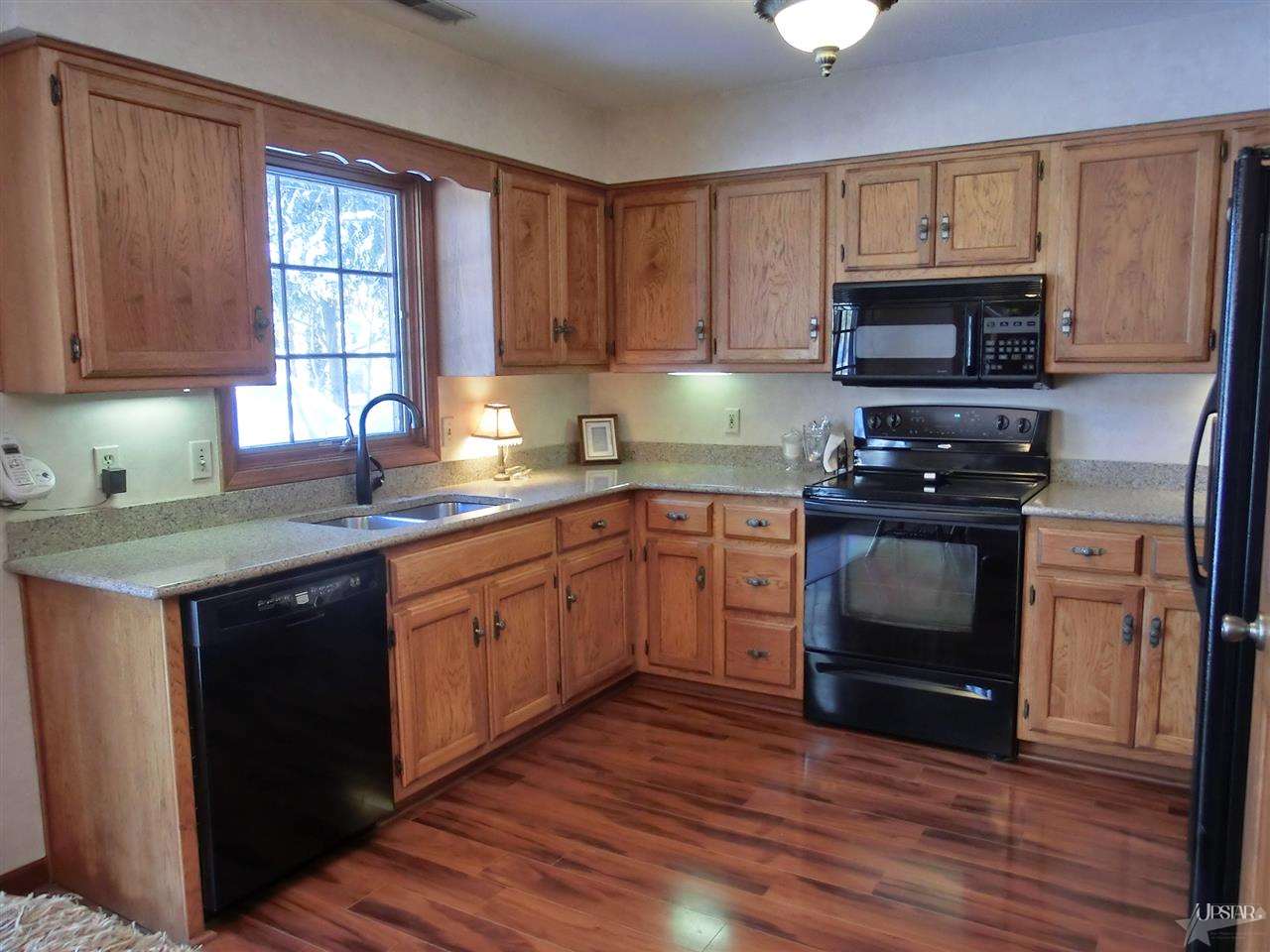 5635 Oak Pointe Dr, Fort Wayne, IN 46845 photo 8