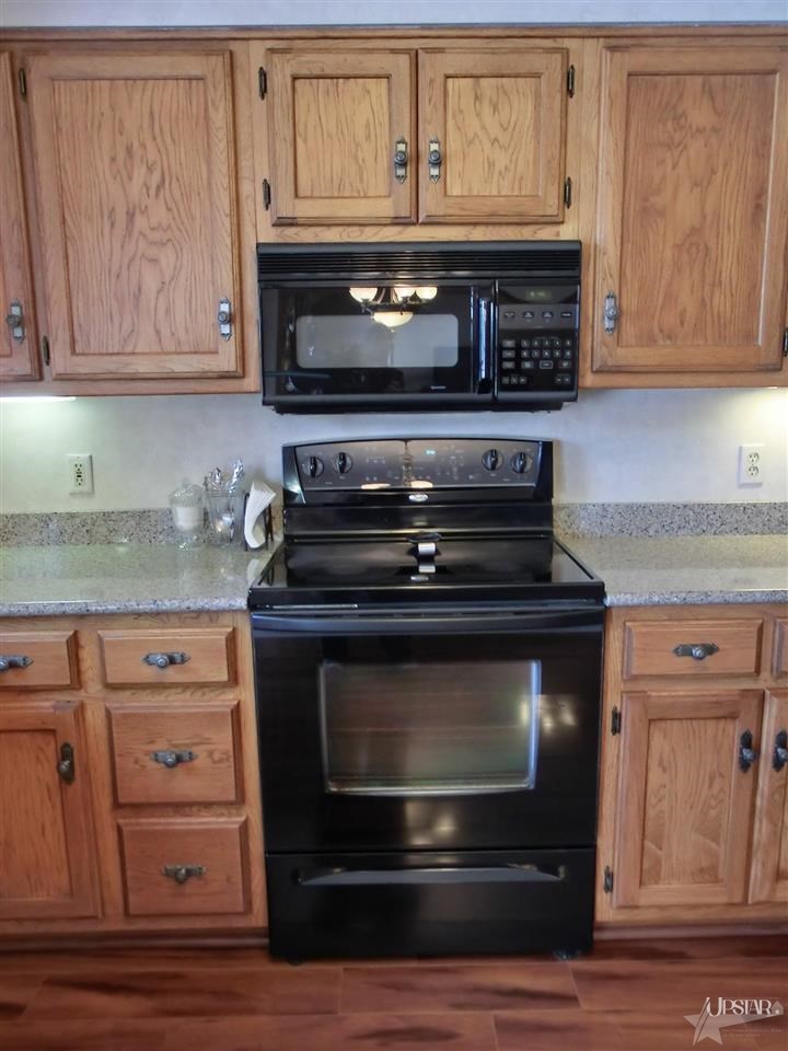 5635 Oak Pointe Dr, Fort Wayne, IN 46845 photo 10