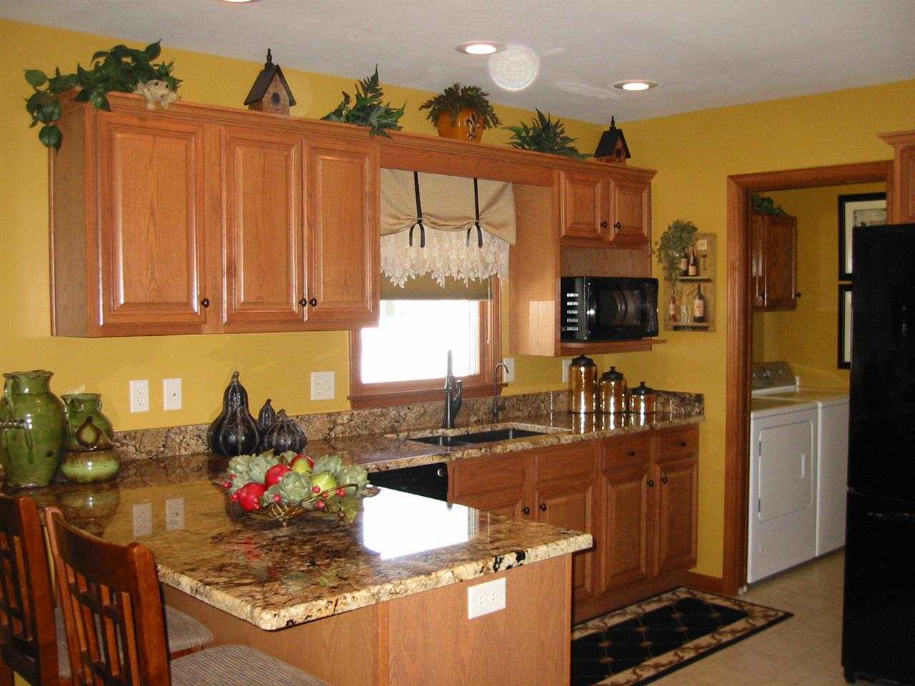 54127 Bridgewood Ct, Elkhart, IN 46514 photo 2