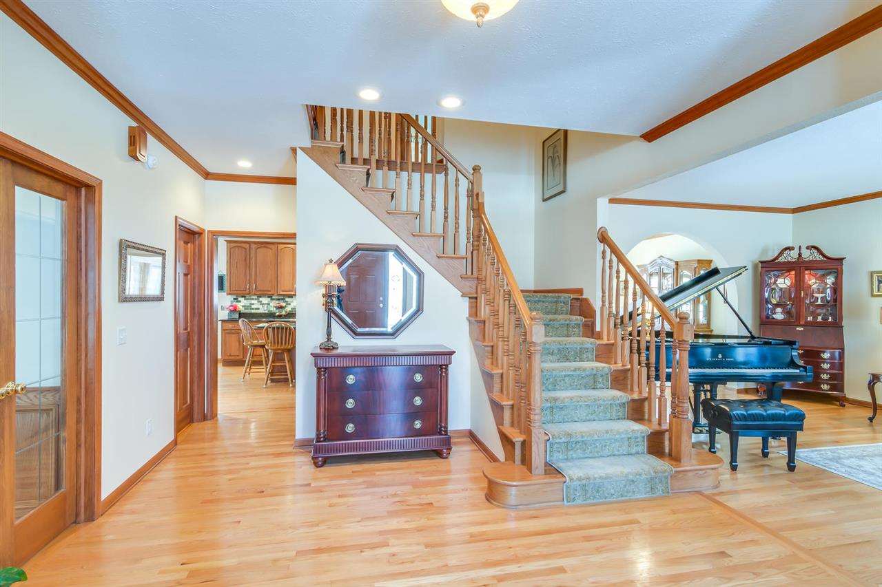 50514 Prestonwood Ct, Granger, IN 46530 photo 4