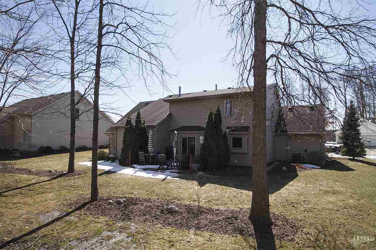 8824 Sandpiper Ct, Fort Wayne, IN 46804 photo 2
