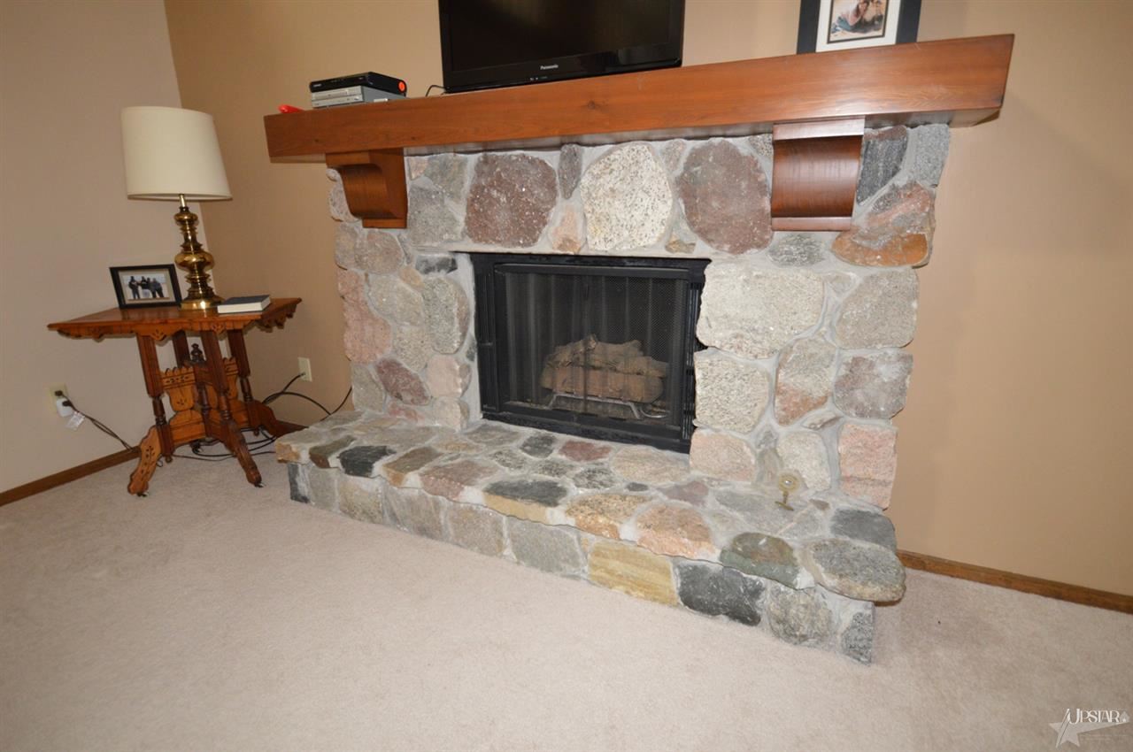 10624 Lake Pointe Dr, Fort Wayne, IN 46845 photo 7