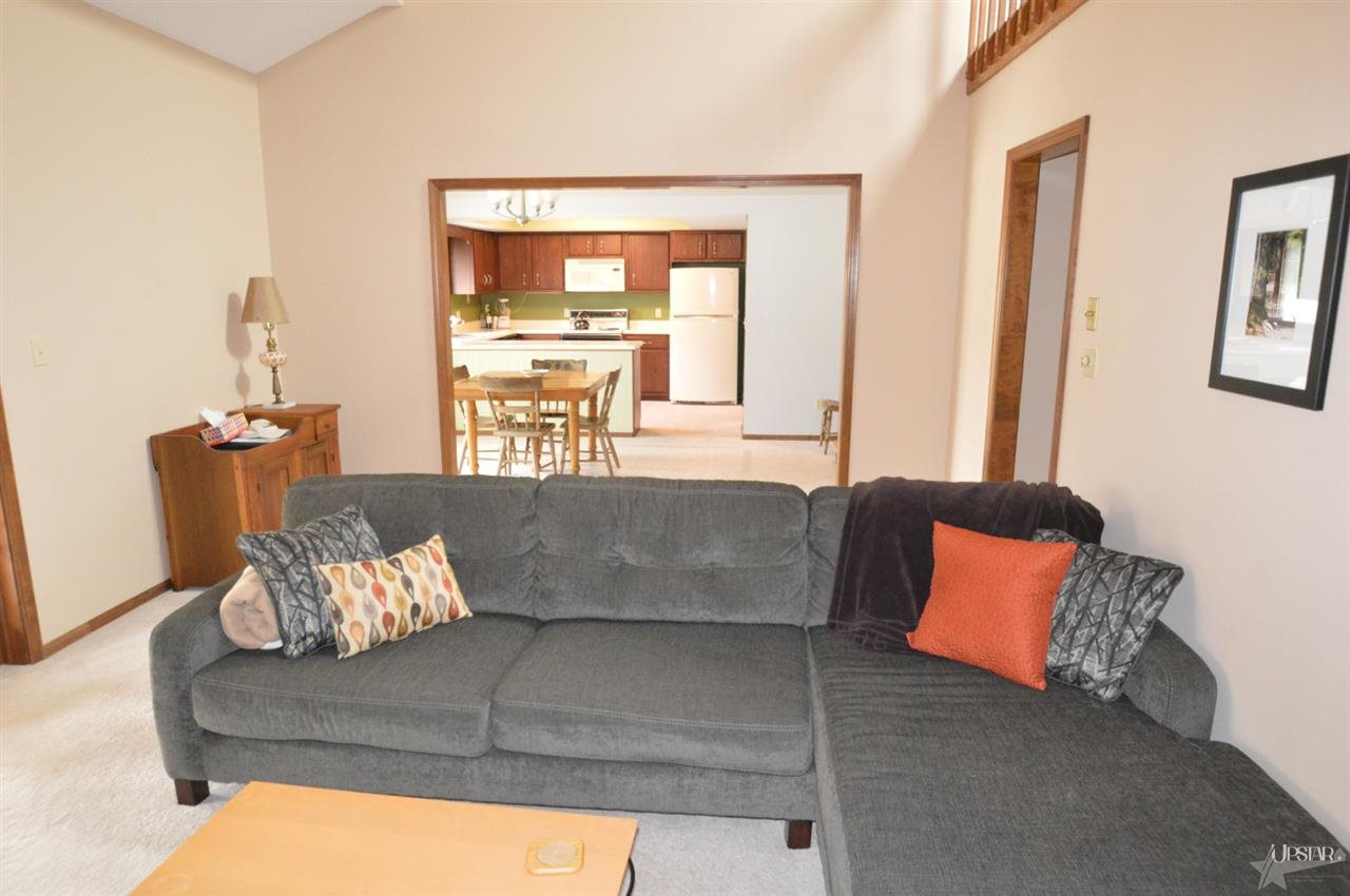10624 Lake Pointe Dr, Fort Wayne, IN 46845 photo 9