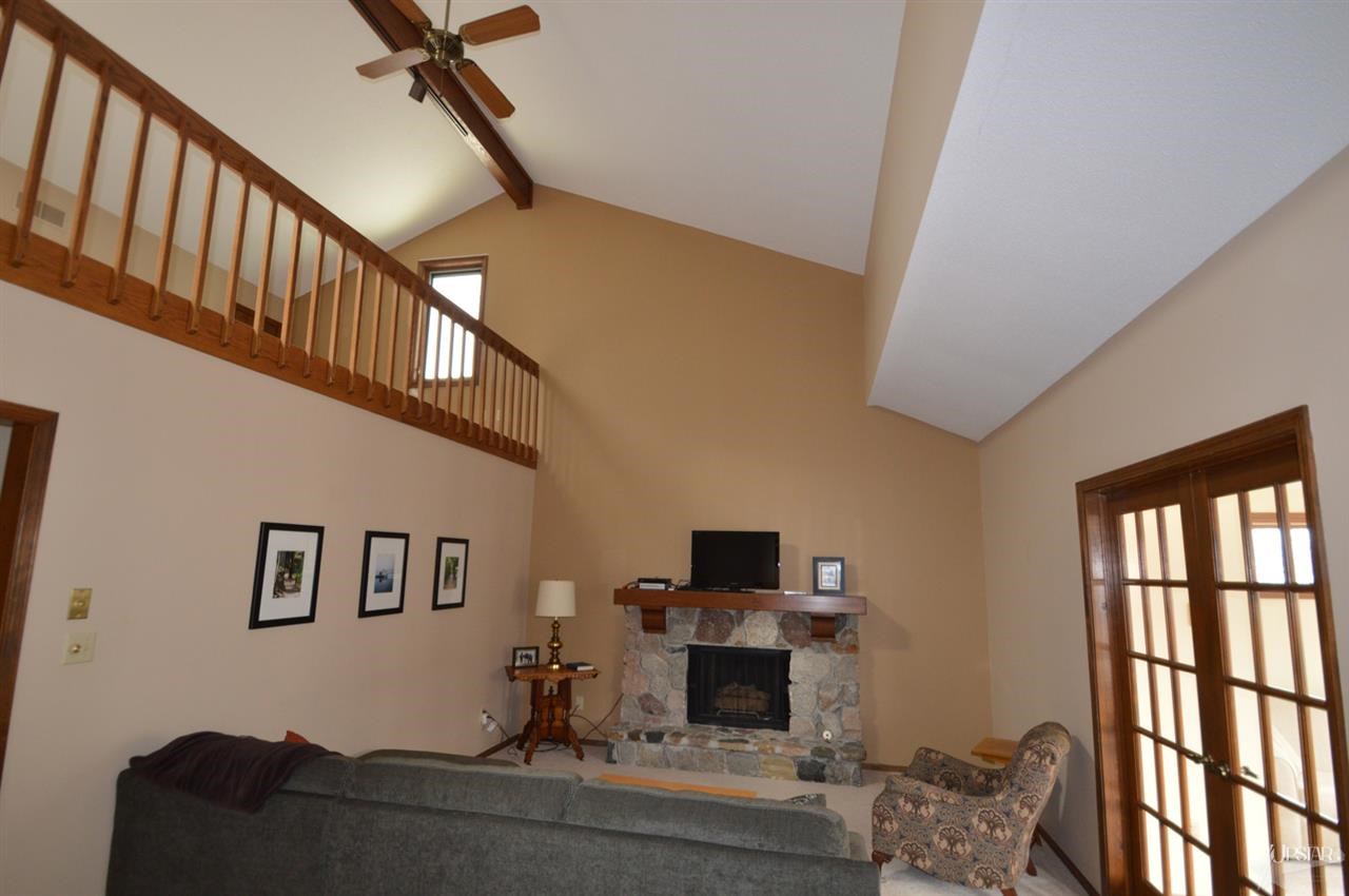 10624 Lake Pointe Dr, Fort Wayne, IN 46845 photo 5