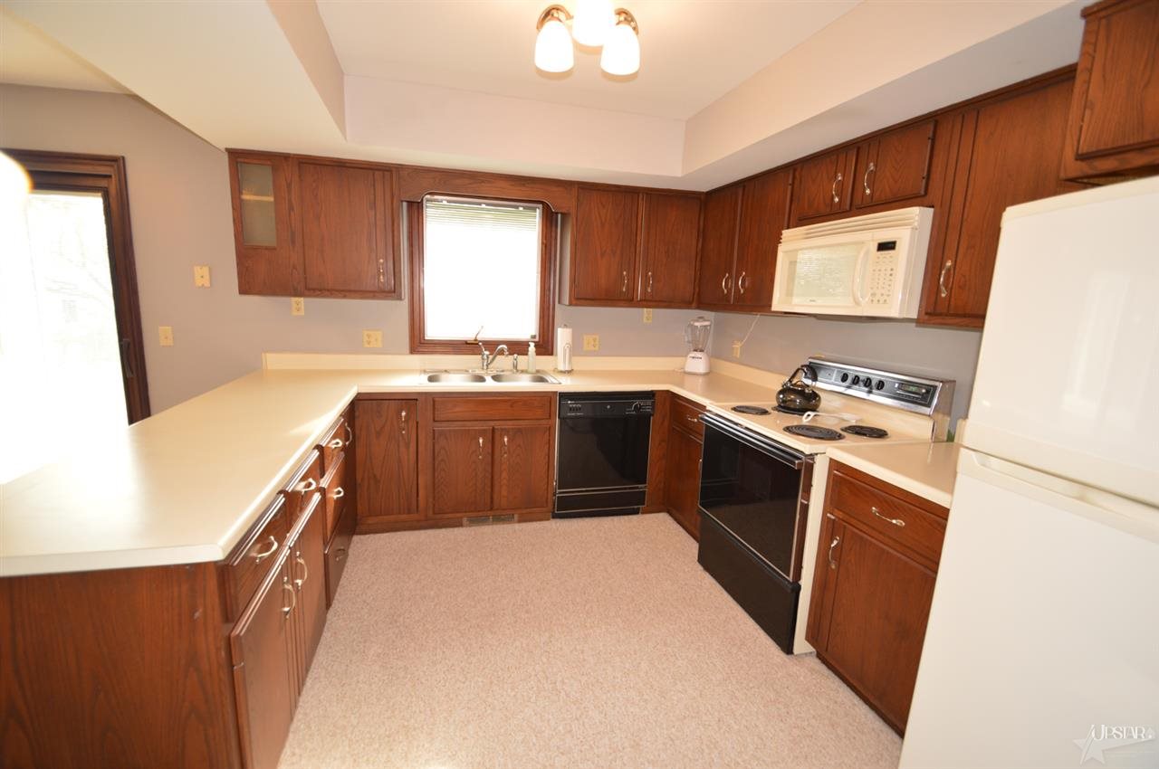 10624 Lake Pointe Dr, Fort Wayne, IN 46845 photo 12
