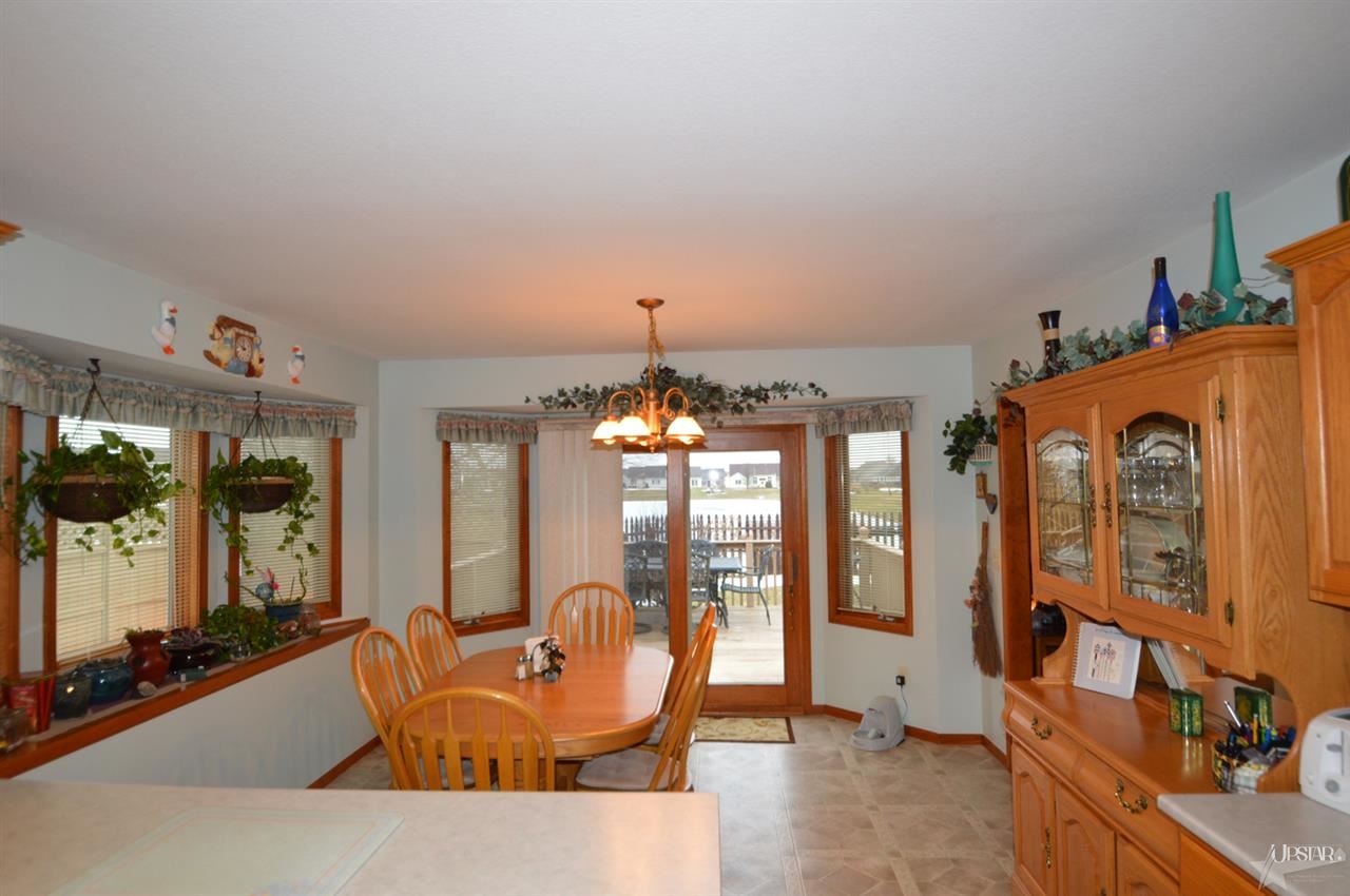 3715 Flowing Brook Dr, Fort Wayne, IN 46818 photo 9