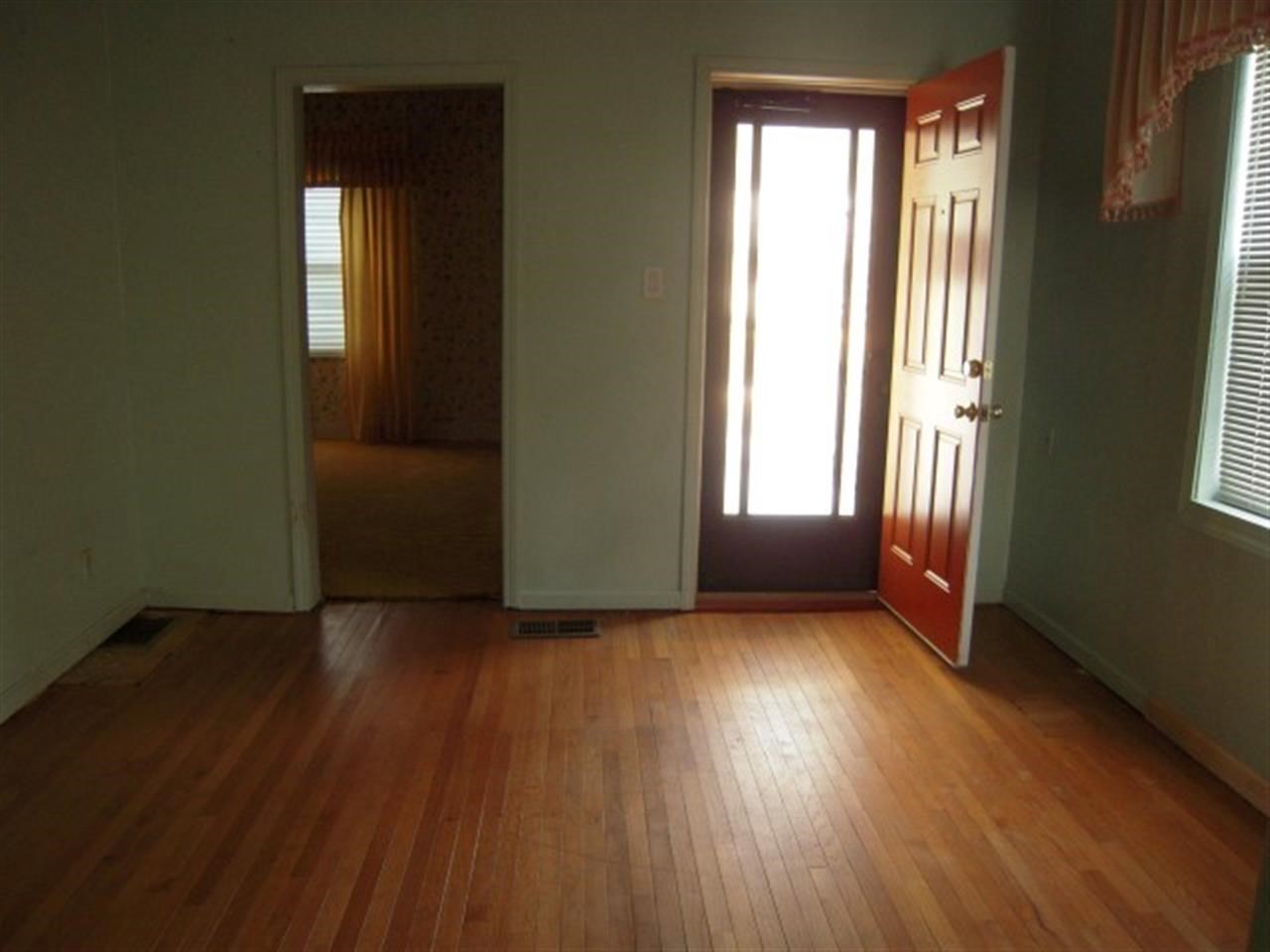 355 E Green St, Frankfort, IN 46041 photo 3