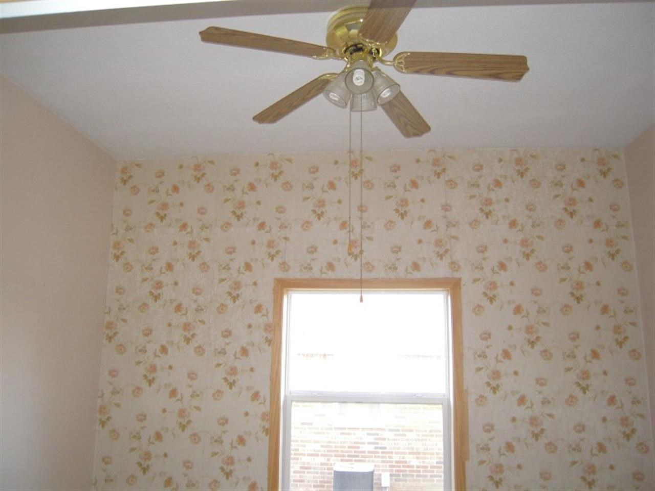 355 E Green St, Frankfort, IN 46041 photo 12