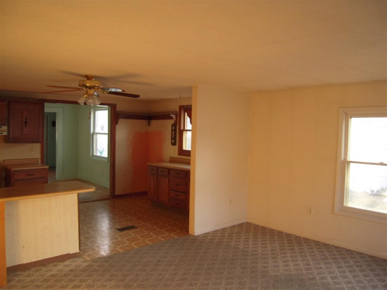 355 E Green St, Frankfort, IN 46041 photo 9