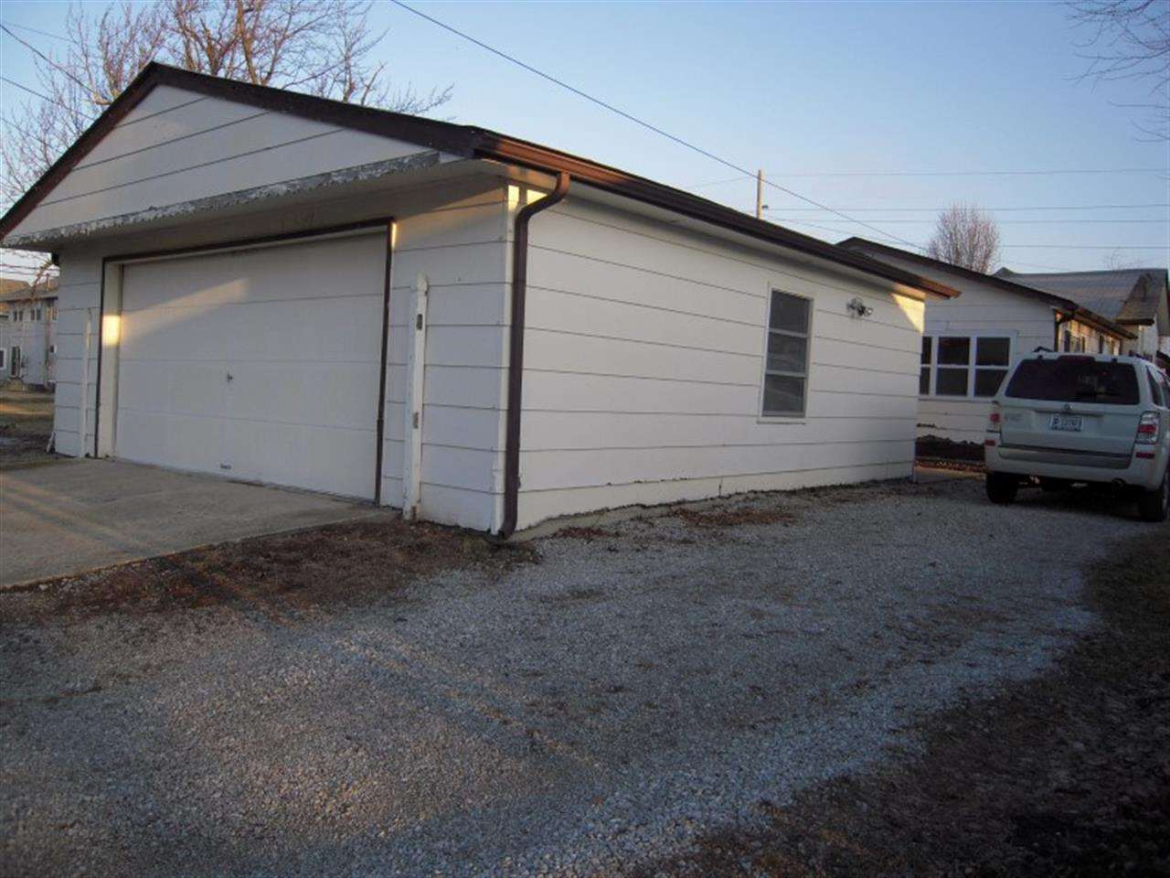 355 E Green St, Frankfort, IN 46041 photo 17