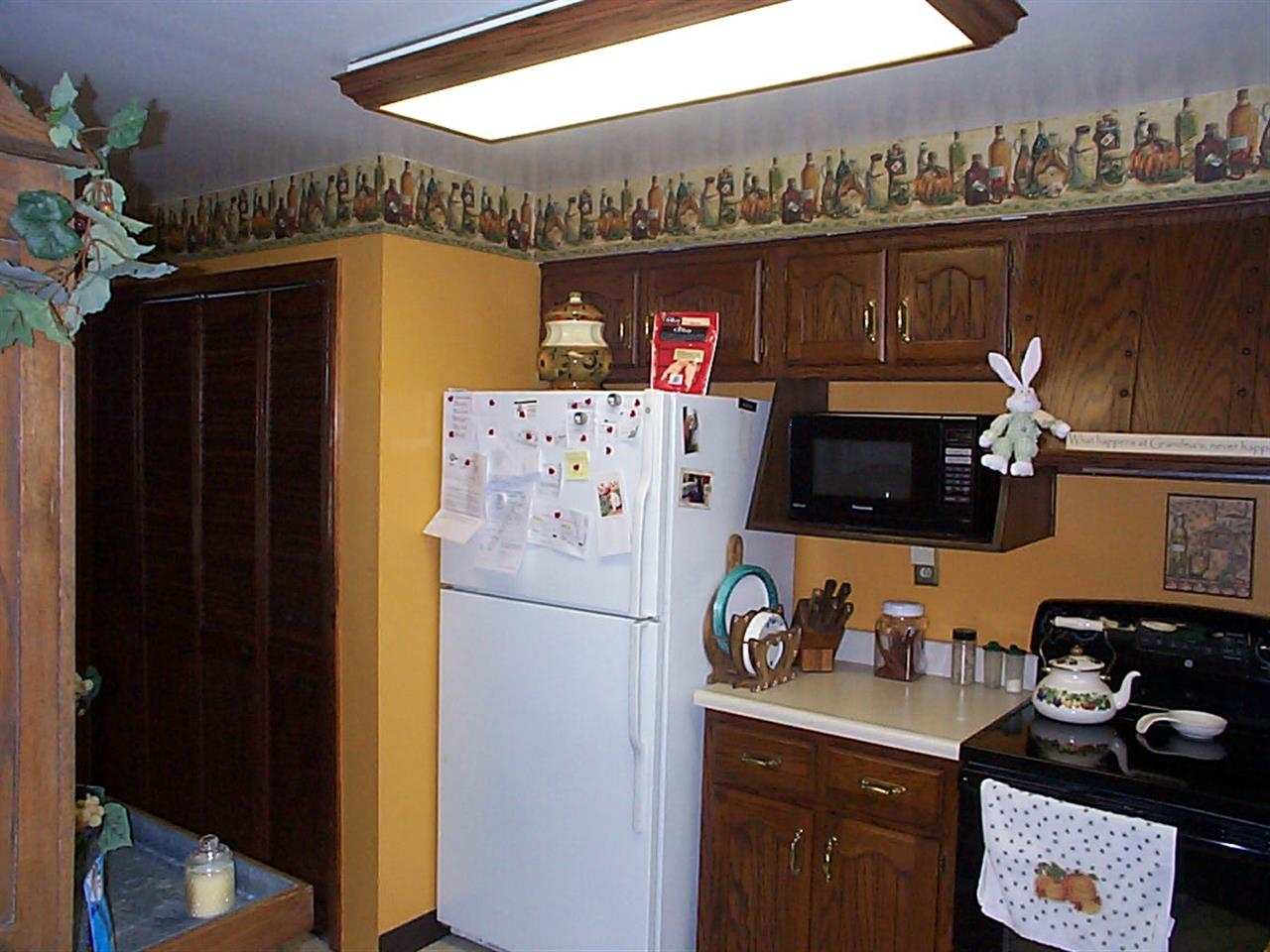 248 W Main St, Butler, IN 46721 photo 8