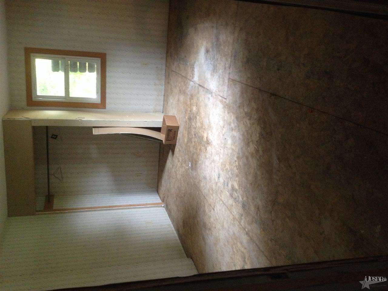 526 W Whitley St, Churubusco, IN 46723 photo 3