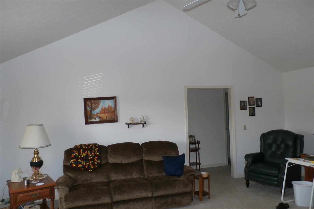 708 Imperial Dr, Evansville, IN 47711 photo 3