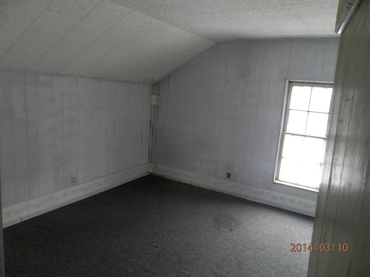 7665 N 1050 E, Howe, IN 46746 photo 2