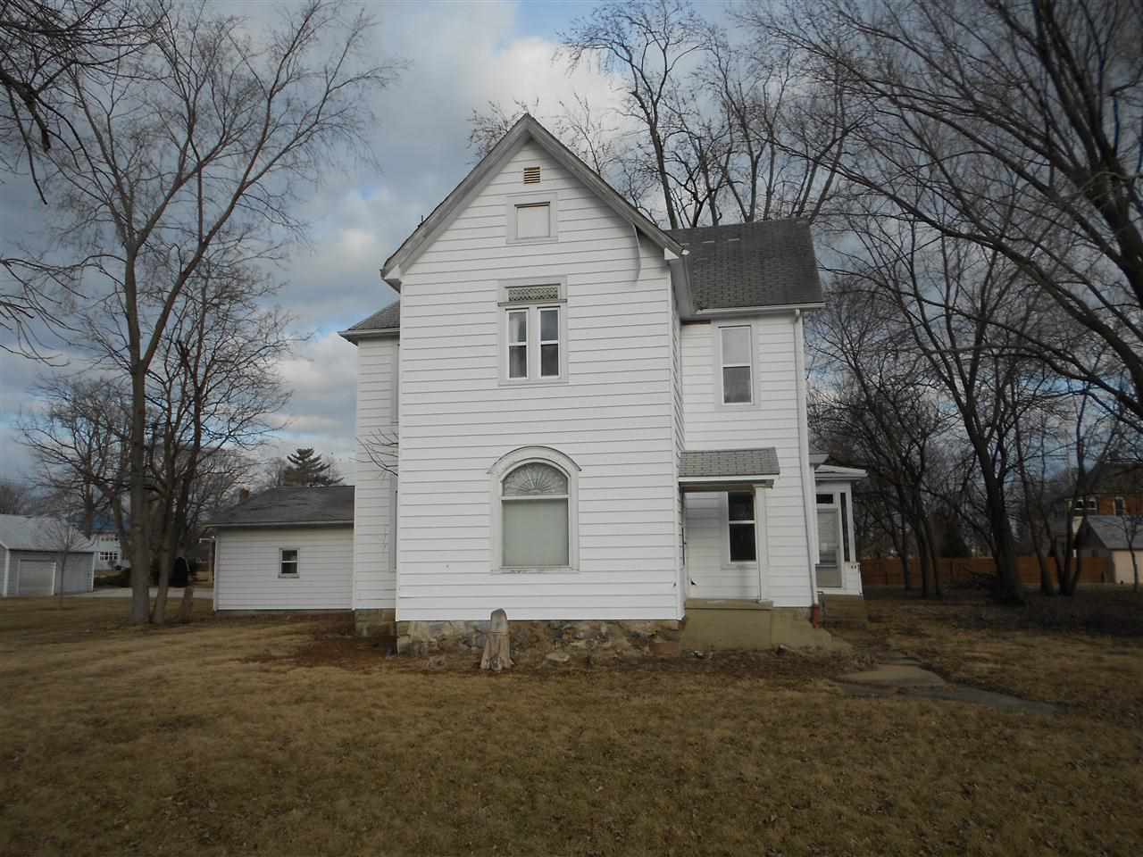 109 N Newton St, Goodland, IN 47948 photo 1