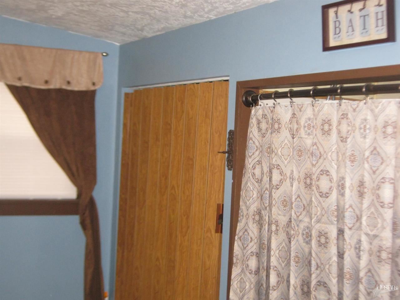 505 S Indiana St, Bluffton, IN 46714 photo 11