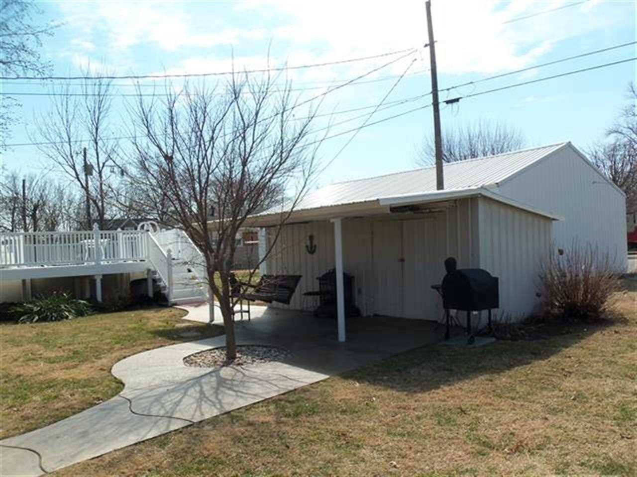 309 S Vine St, Haubstadt, IN 47639 photo 3