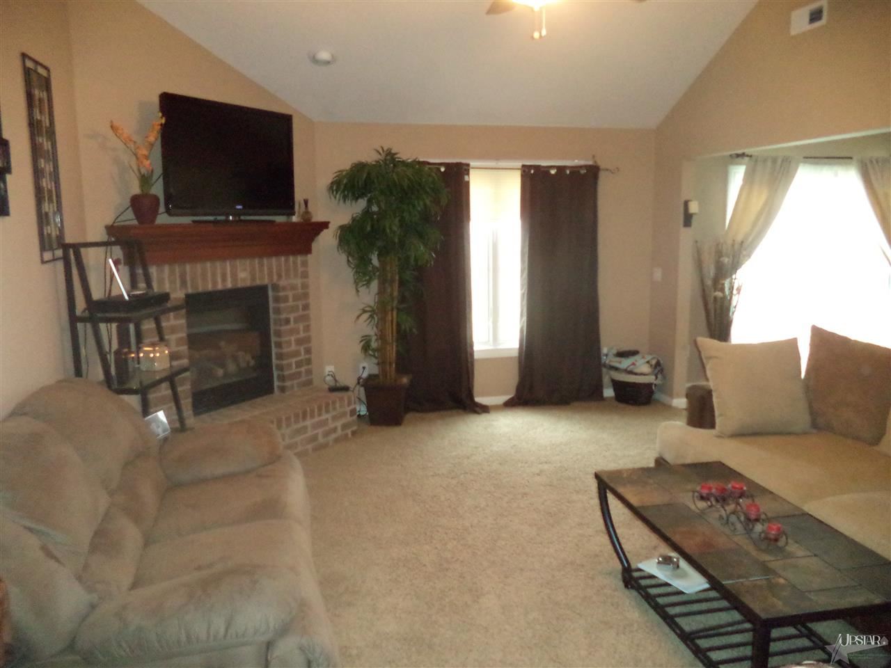 15289 Bears Breech Ct, Huntertown, IN 46748 photo 2