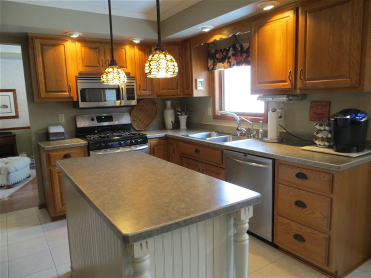 504 Henry Ct, Kendallville, IN 46755 photo 2