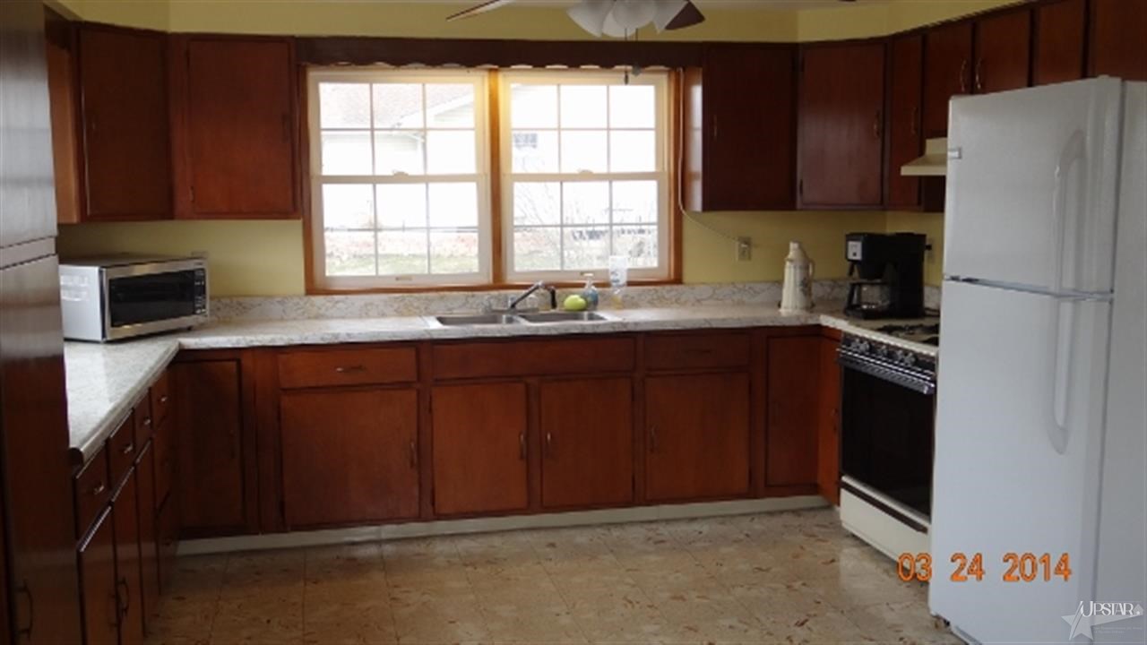 302 Gateway Ave, Churubusco, IN 46723 photo 4