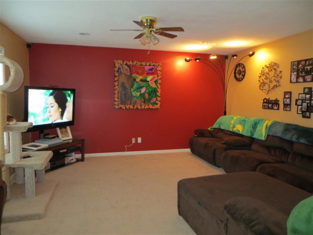 115 Clark St, Kendallville, IN 46755 photo 2