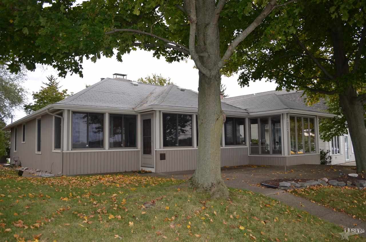 10469 N Grand Blvd, Syracuse, IN 46567 photo 2