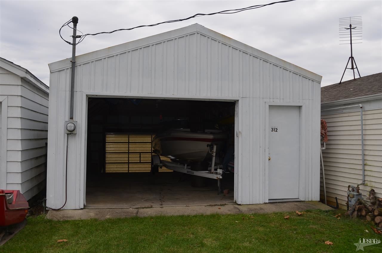 10469 N Grand Blvd, Syracuse, IN 46567 photo 4