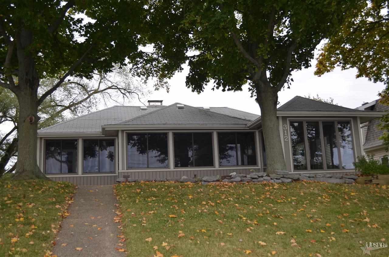 10469 N Grand Blvd, Syracuse, IN 46567 photo 1