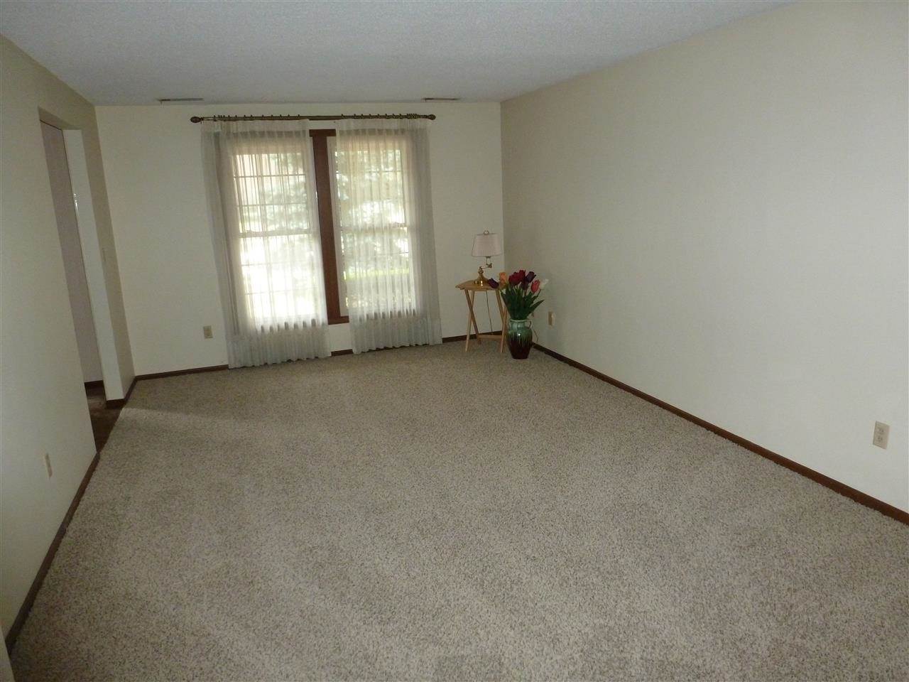 5732 Lancashire Ct, Fort Wayne, IN 46825 photo 4