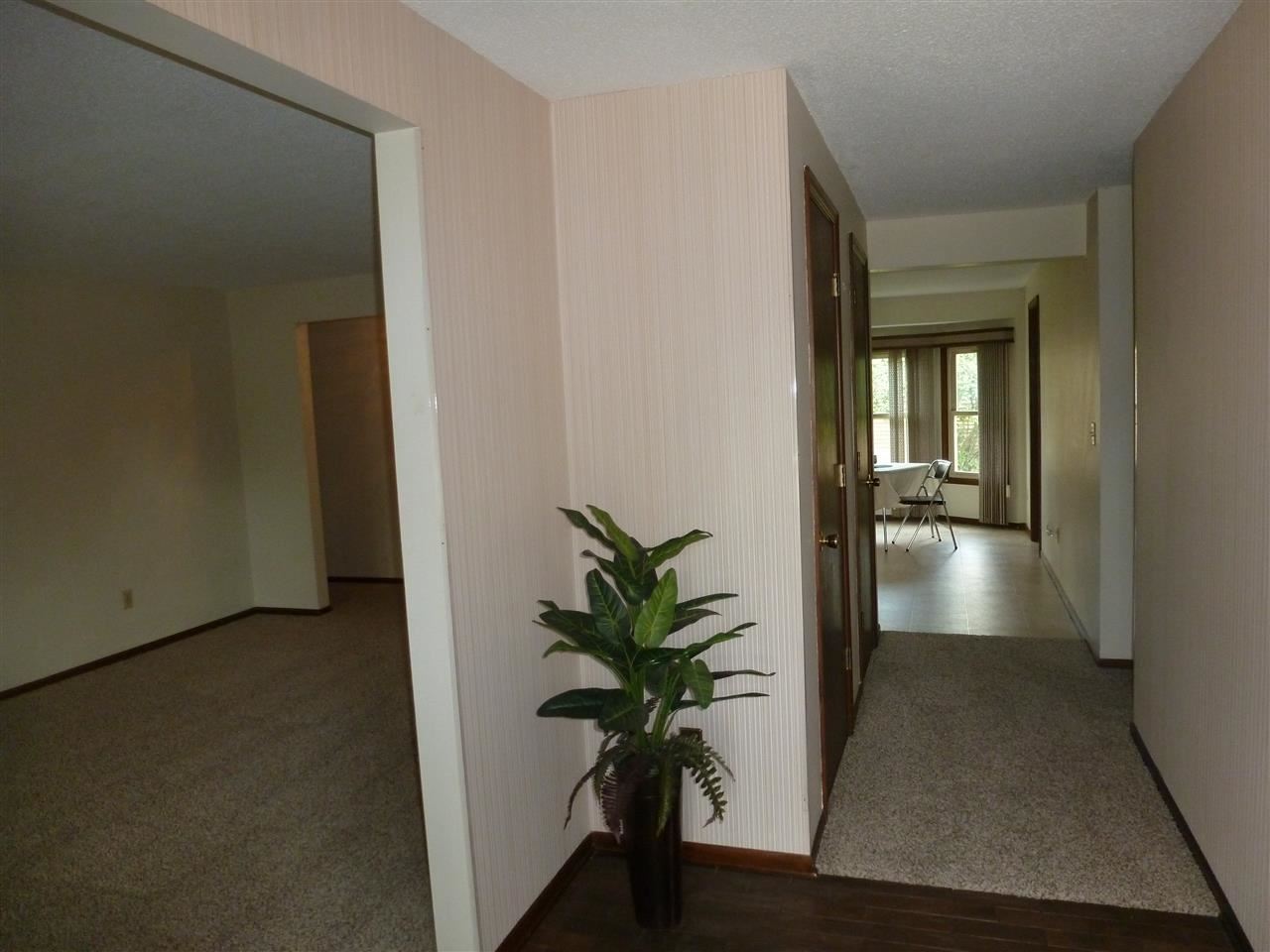 5732 Lancashire Ct, Fort Wayne, IN 46825 photo 3