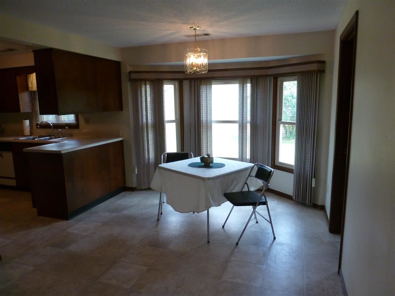 5732 Lancashire Ct, Fort Wayne, IN 46825 photo 9