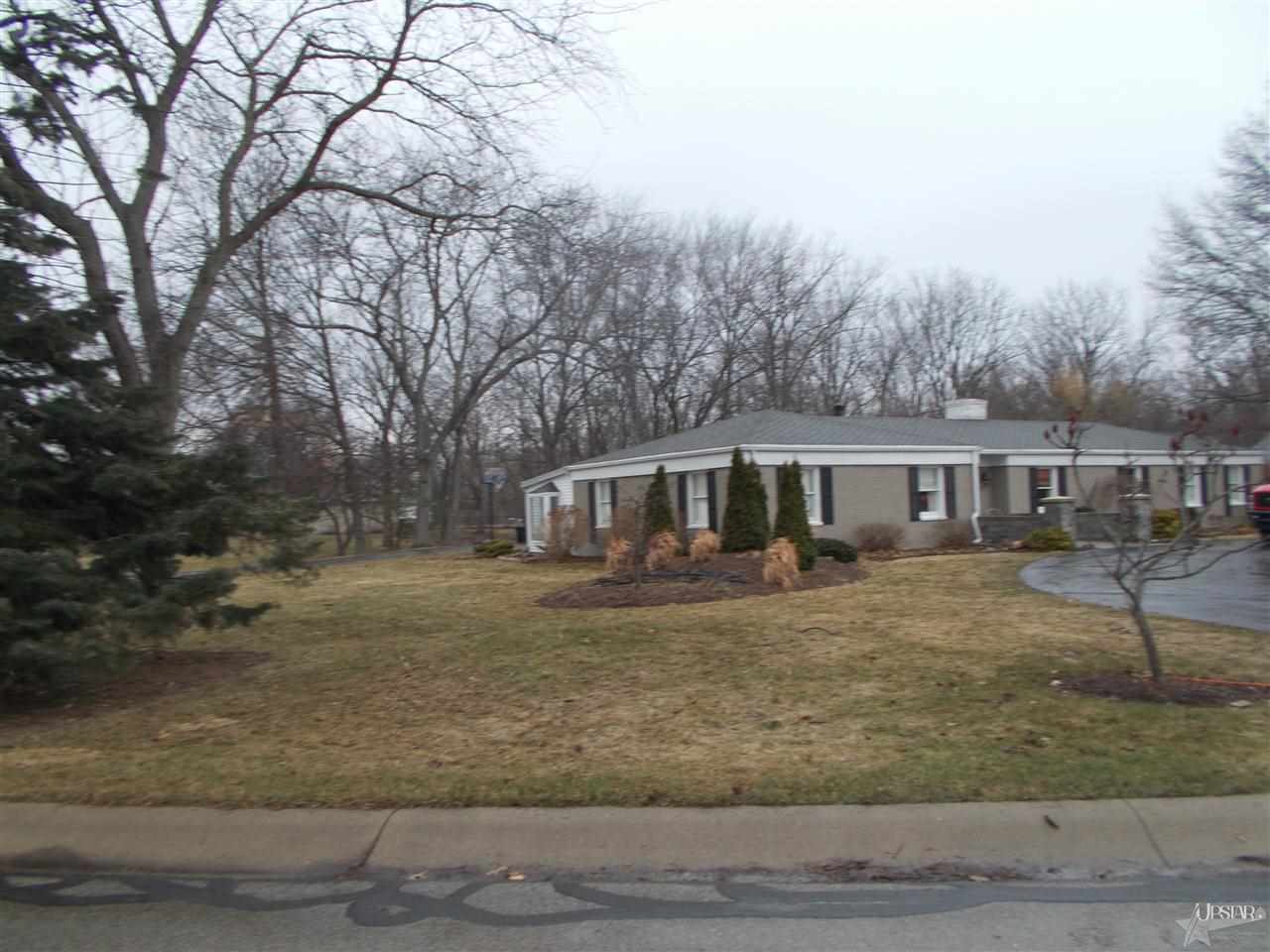 700 Hill Dr, Columbia City, IN 46725 photo 3