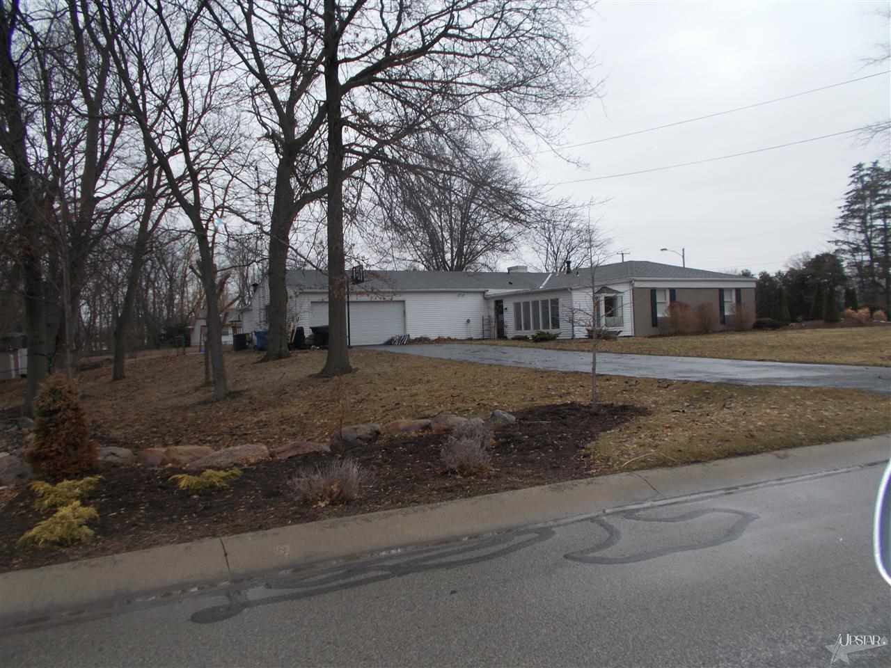 700 Hill Dr, Columbia City, IN 46725 photo 2