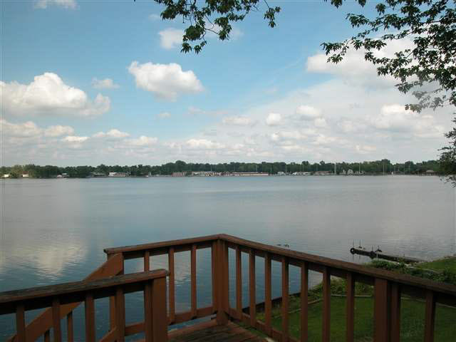 756 N Lake St, Warsaw, IN 46580 photo 2