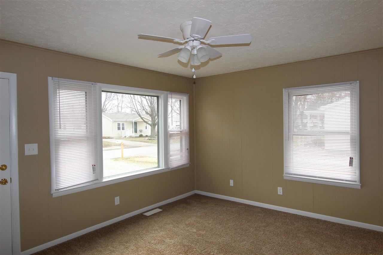 5834 N Kerth Ave, Evansville, IN 47711 photo 2