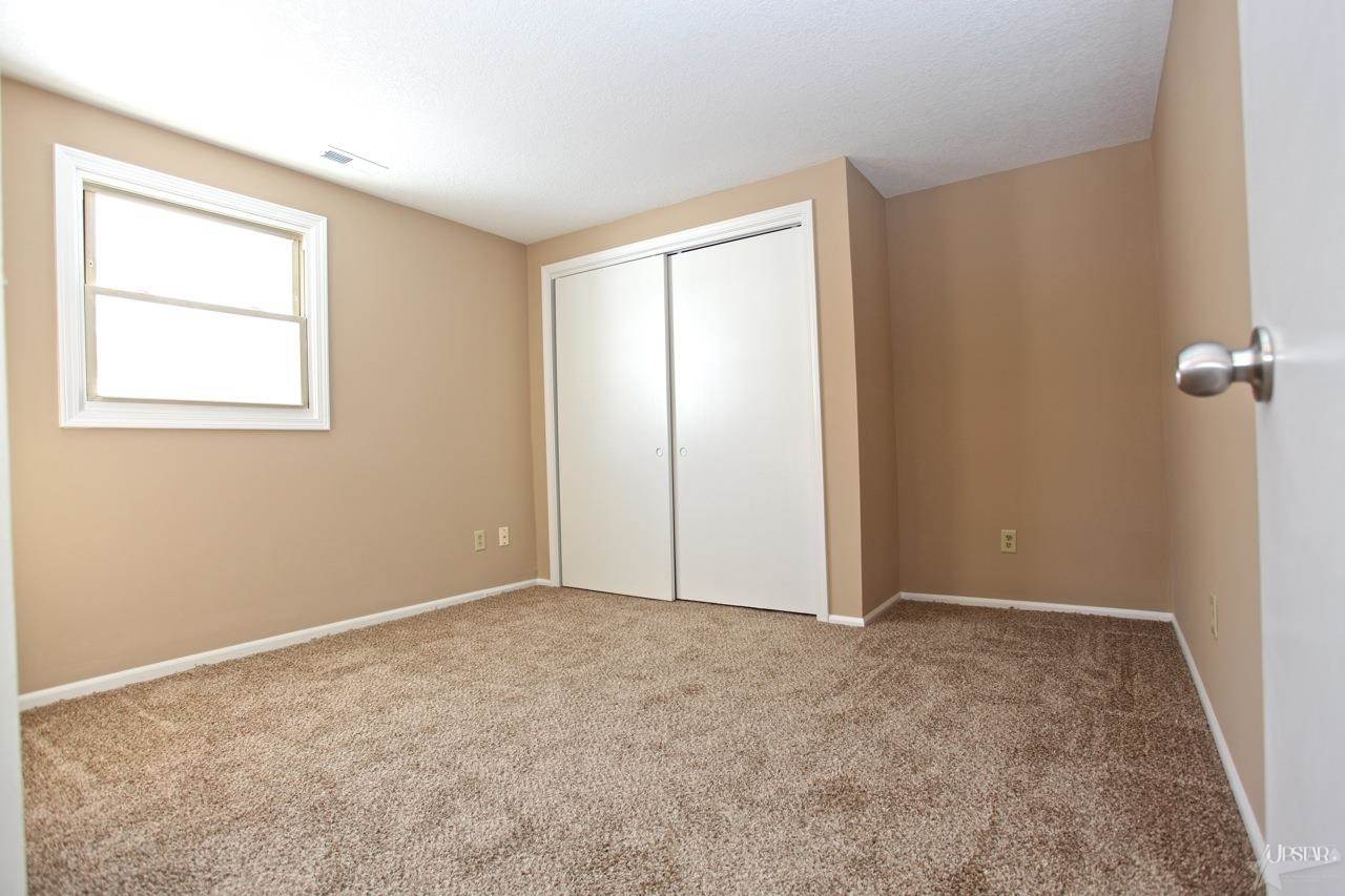 1105 W Till Rd, Fort Wayne, IN 46825 photo 7