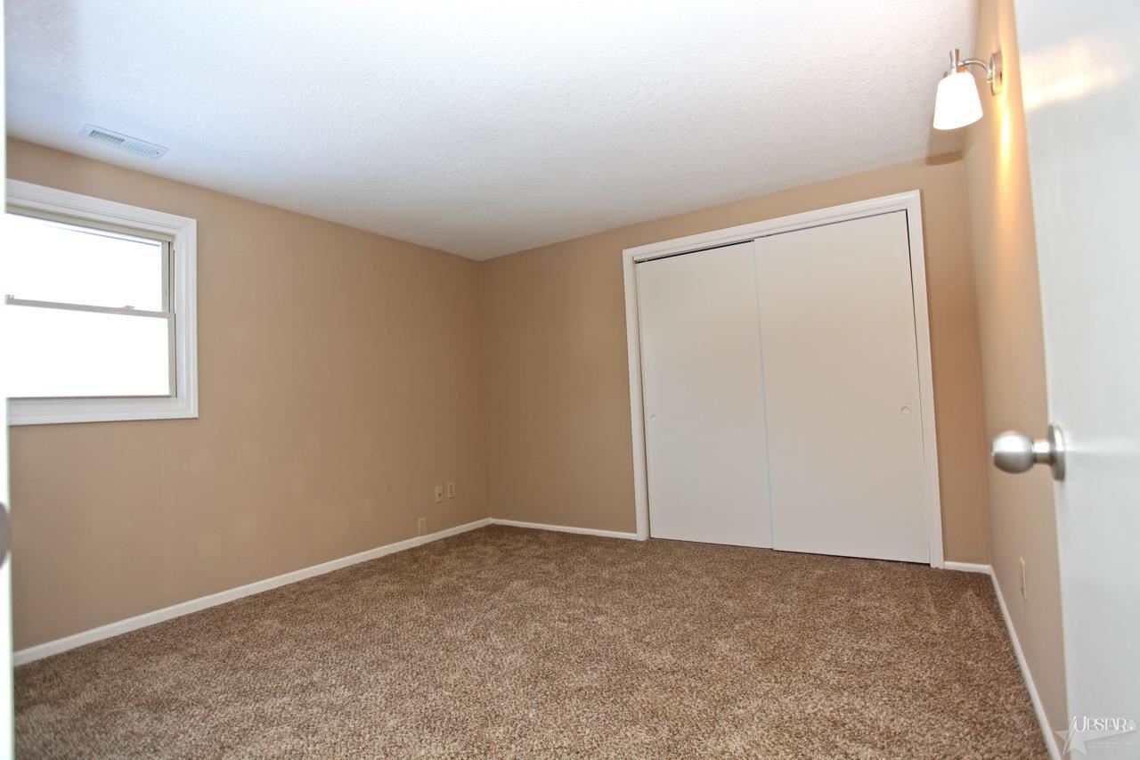 1105 W Till Rd, Fort Wayne, IN 46825 photo 11