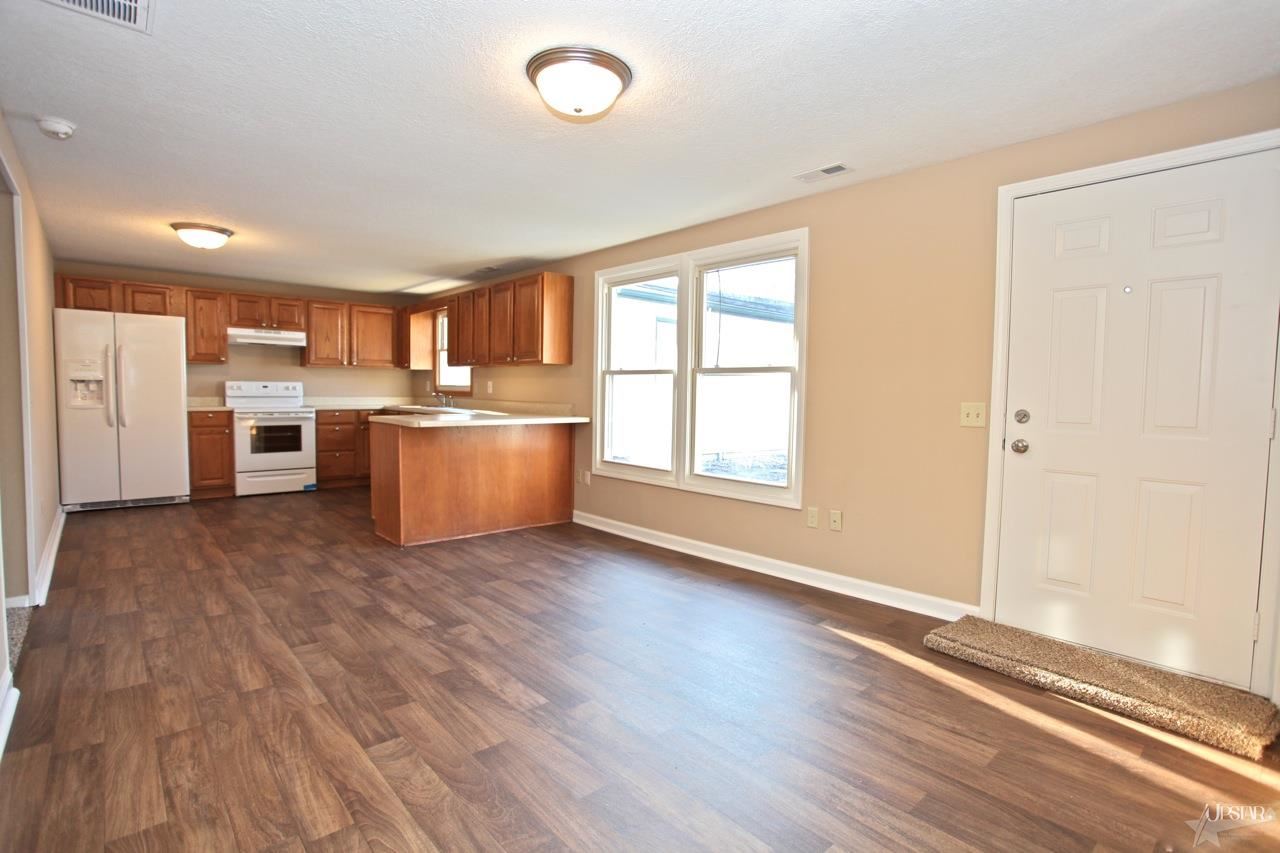 1105 W Till Rd, Fort Wayne, IN 46825 photo 4