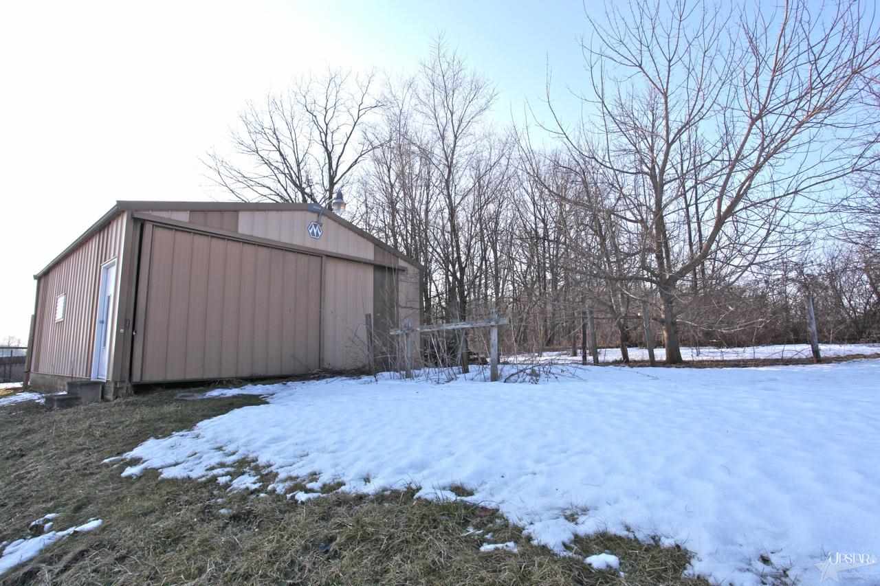 1105 W Till Rd, Fort Wayne, IN 46825 photo 13