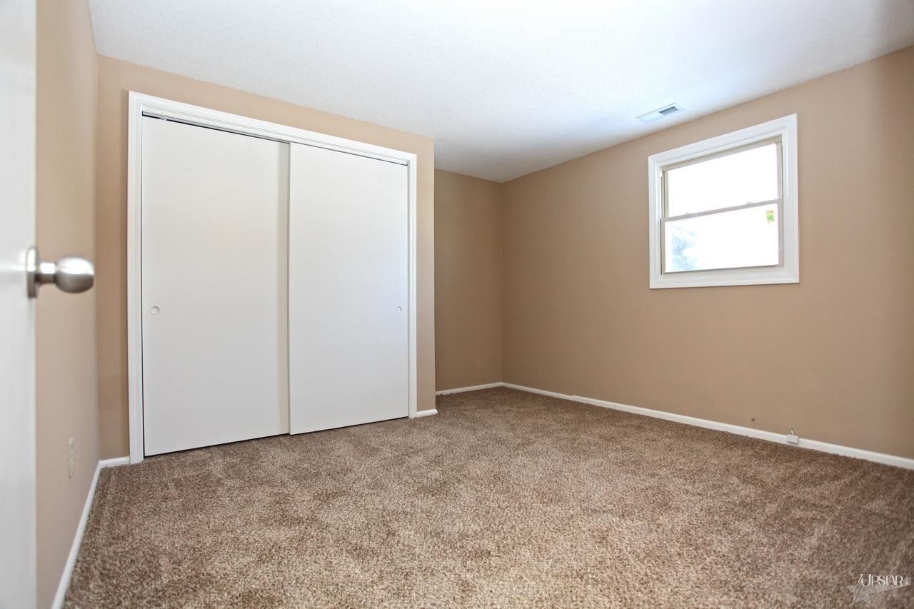 1105 W Till Rd, Fort Wayne, IN 46825 photo 9