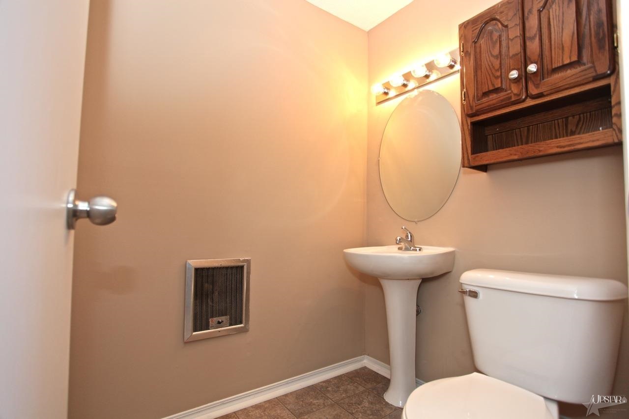 1105 W Till Rd, Fort Wayne, IN 46825 photo 10