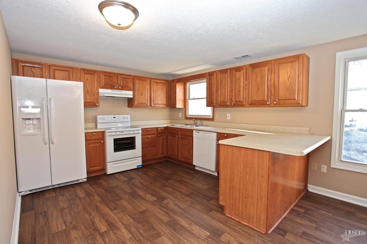 1105 W Till Rd, Fort Wayne, IN 46825 photo 5