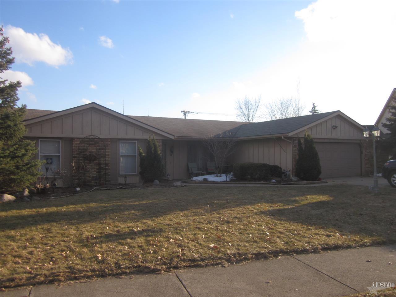 8110 Redstone Dr, Fort Wayne, IN 46835 photo 1