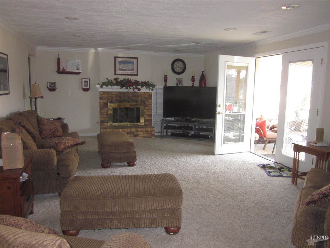 8110 Redstone Dr, Fort Wayne, IN 46835 photo 2