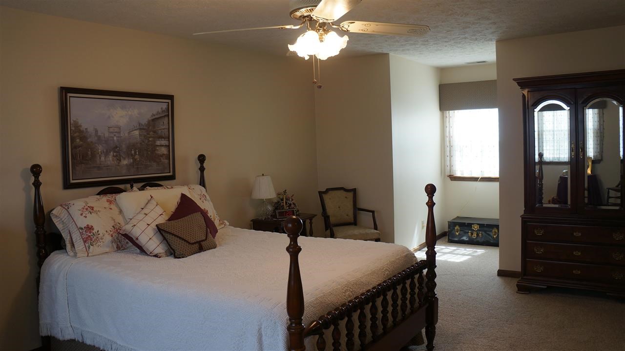 8224 Woodbriar Dr, Evansville, IN 47715 photo 11