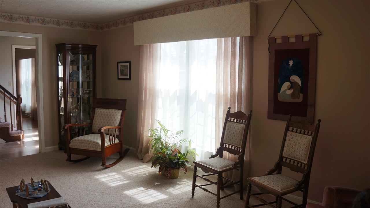 8224 Woodbriar Dr, Evansville, IN 47715 photo 4